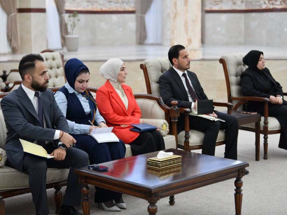 محافظ نينوى عبد القادر الدخيل يلتقي مستشار رئيس مجلس الوزراء لشؤون المرأة آلاء طالباني في الموصل، لبحث آليات تعزيز تمكين المرأة، وتوسيع مشاركتها في المناصب القيادية، ودعم دورها في مسيرة التنمية والإدارة المحلية.