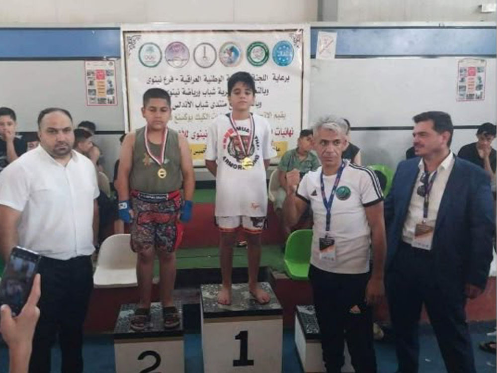 تتويج عدد من لاعبي الكيك بوكسنغ من فئتي الأشبال والناشئين على منصة الفوز، بحضور مسؤولي ومدربي الاتحاد الفرعي في نينوى.