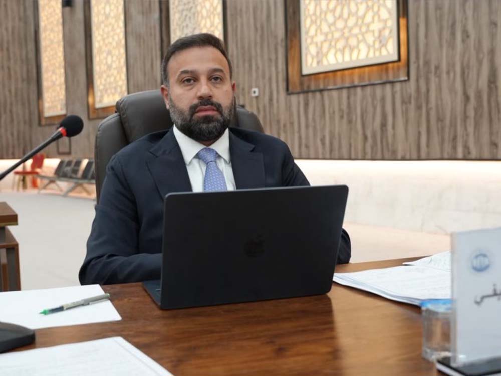 رئيس لجنة النزاهة والشفافية في مجلس محافظة نينوى عبدالله أثيل النجيفي خلال اجتماع رسمي داخل المجلس