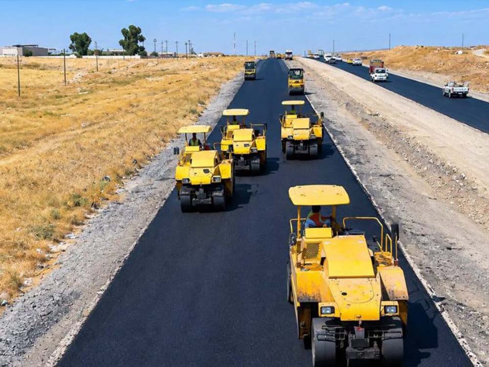 أعمال إكساء وتطوير طريق الموصل الكسك في محافظة نينوى باستخدام الآليات الهندسية