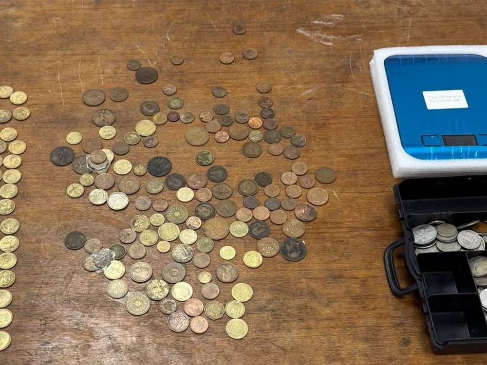 عملات نقدية يُشتبه بأثريتها ضبطتها الاستخبارات العراقية في الموصل
