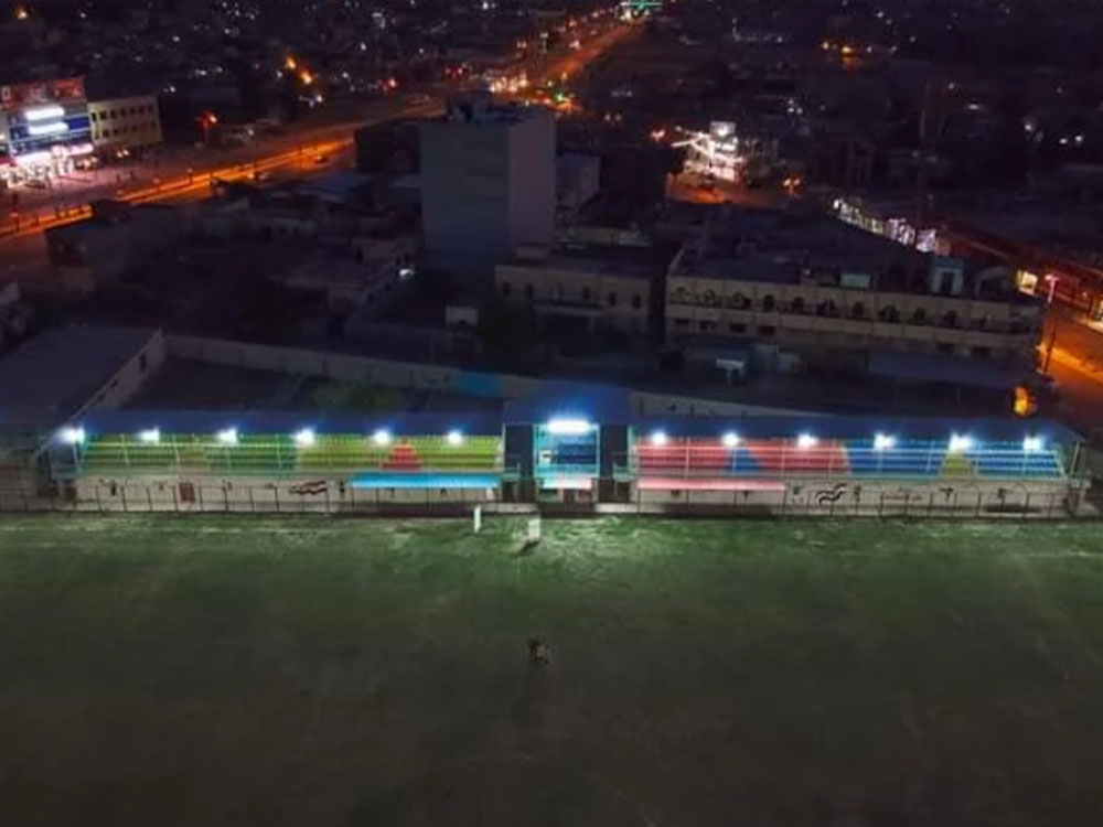 مجمع الدواسة الرياضي في مدينة الموصل ليلًا وسط تحذيرات من تحويله إلى مشاريع تجارية واستثمارية