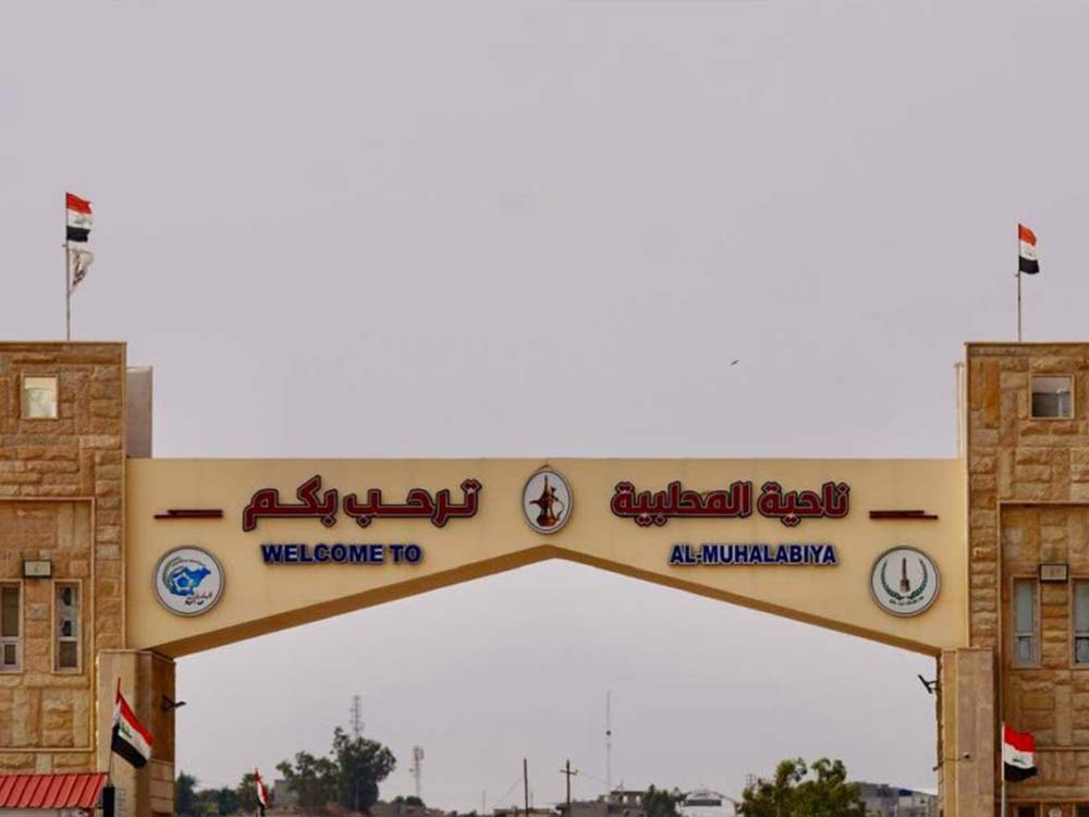 محافظ نينوى عبد القادر الدخيل خلال زيارة ميدانية إلى ناحية المحلبية لمتابعة فرز الأراضي السكنية ومبادرة وطن