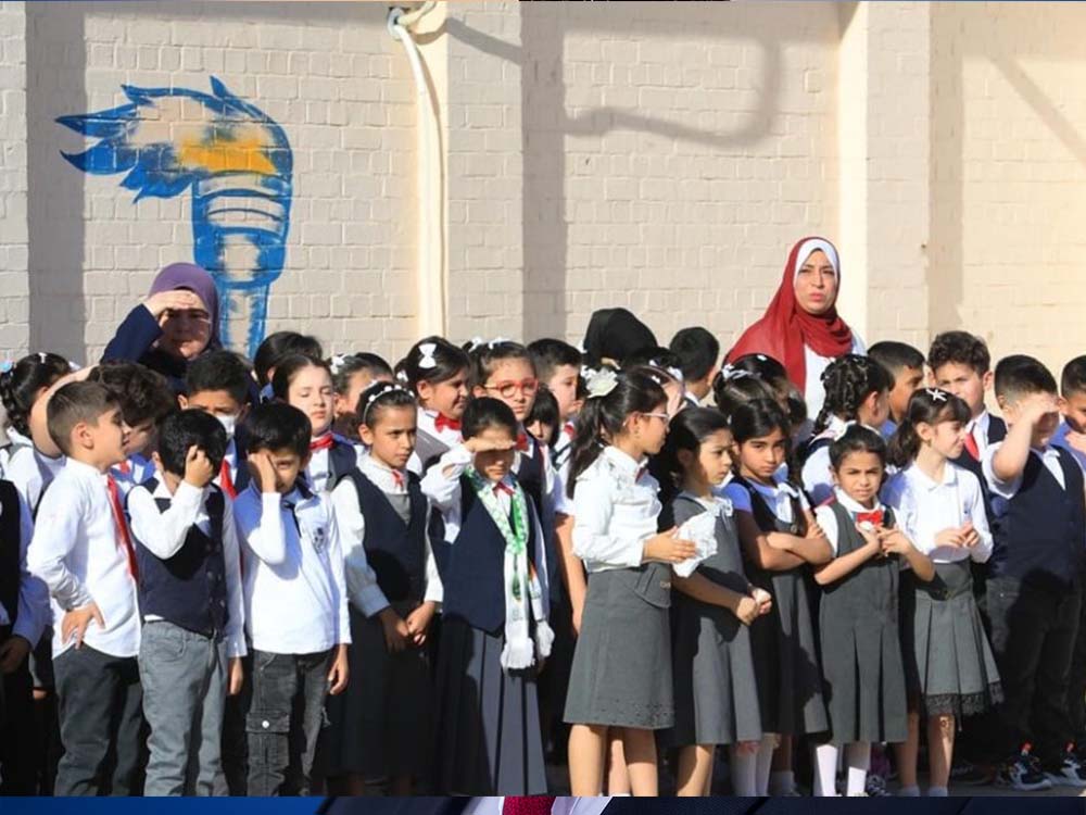 طلاب عراقيون في أول أيام العام الدراسي الجديد داخل إحدى المدارس