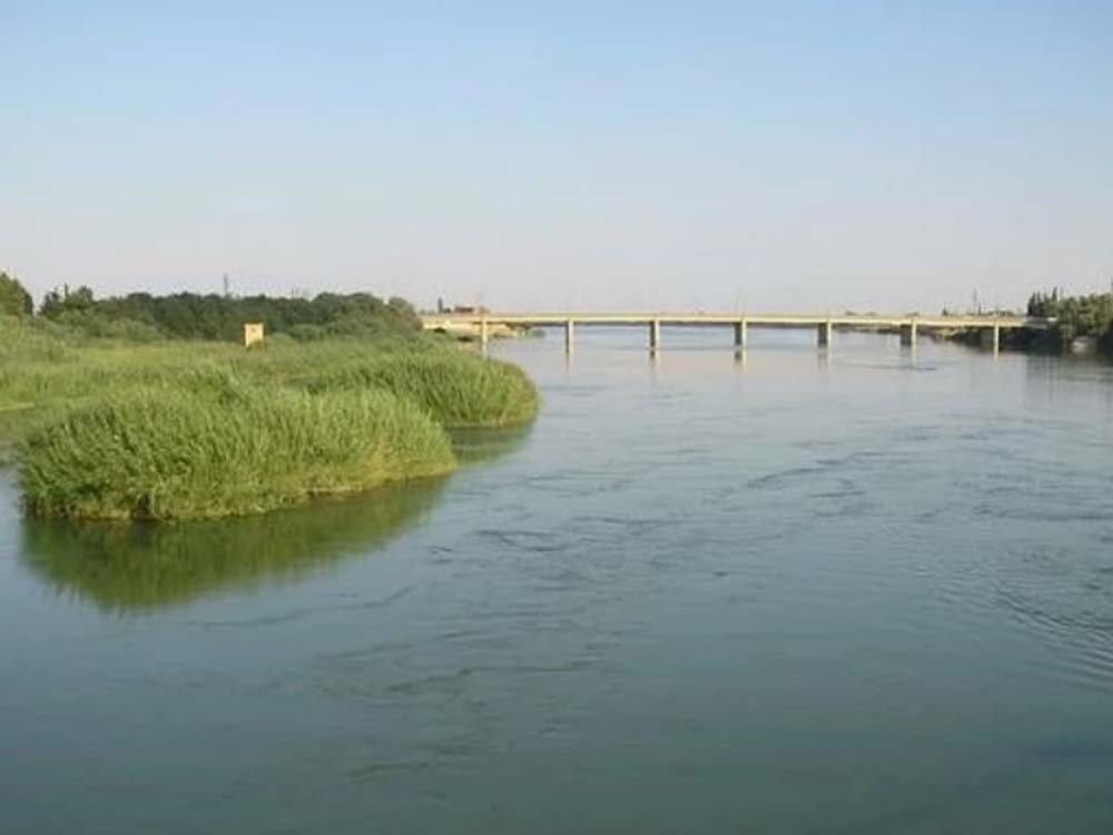 نهر دجلة في نينوى قرب جسر خرساني وسط ارتفاع مناسيب المياه