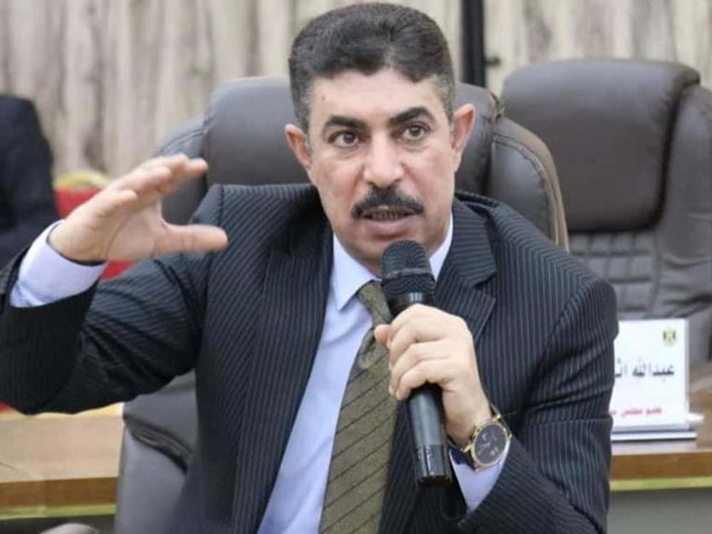 عضو مجلس محافظة نينوى أحمد العبد ربه يتحدث خلال اجتماع بشأن ملف قائممقام قضاء سنجار.