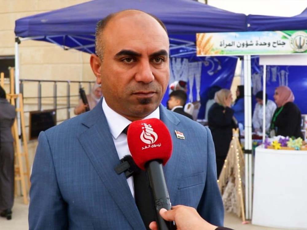 قصي الحطاب، الناطق باسم وزارة الزراعة العراقية، يتحدث إلى قناة نينوى الغد خلال مقابلة صحفية.