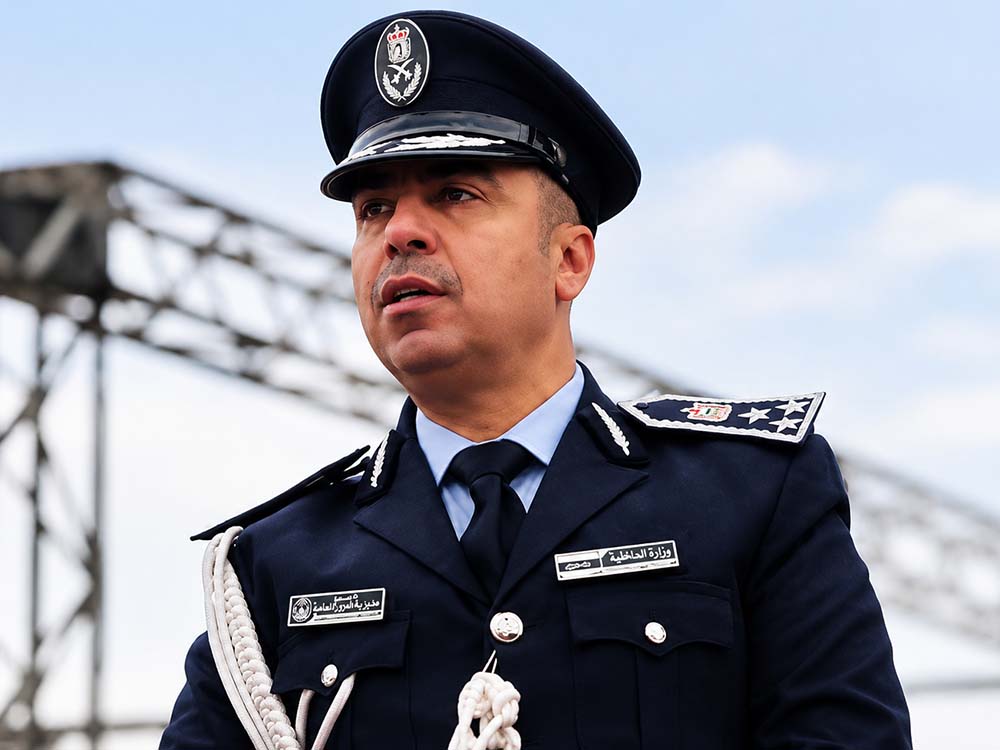 العميد مازن الحدودي مدير شؤون عشائر نينوى بالزي الرسمي خلال فعالية بمناسبة يوم السيادة الوطني