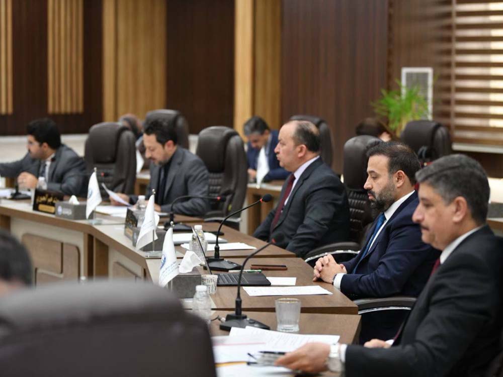 اجتماع مجلس محافظة نينوى لمناقشة الموازنة المالية وخطط المشاريع بحضور المحافظ عبد القادر الدخيل.