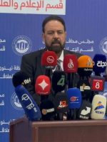 مدير هيئة النقل العام في نينوى خلال مؤتمر صحفي حول خطة إعادة تنظيم المرائب وخطوط النقل في الموصل
