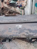 آثار الأضرار داخل معمل ألبان في منطقة الزنجيلي غربي الموصل بعد وقوع الانفجار