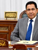 محافظ نينوى عبد القادر الدخيل خلال عمله في مكتبه