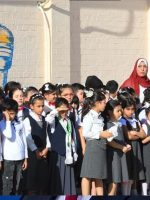 طلاب عراقيون في أول أيام العام الدراسي الجديد داخل إحدى المدارس