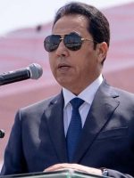 صورة لمحافظ النینوي یلقي خطاب فی ملعب نینوی